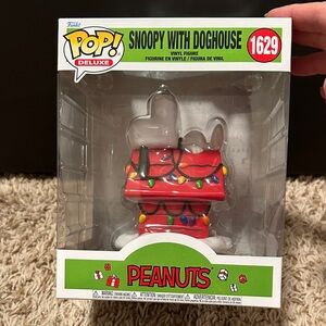 Funko Pop Deluxe Snoopy on Red Doghouse